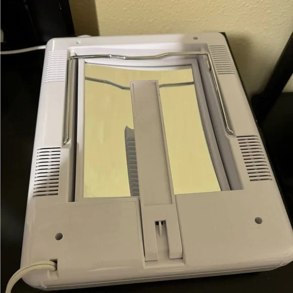 White Lighted Makeup Mirror - Picture 4 of 7